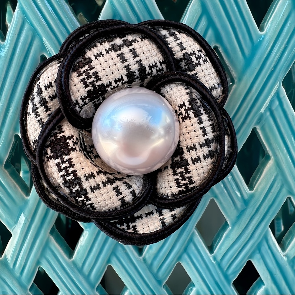 Camellia Faux Pearl Brooch - Picture 2 of 4